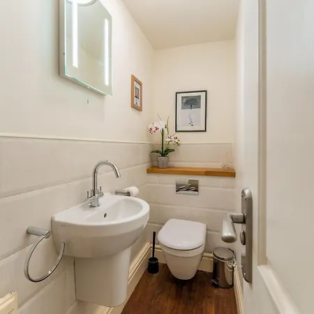 דירה 4 Bed In Ambleside Oc-Lr109 אמבלסייד