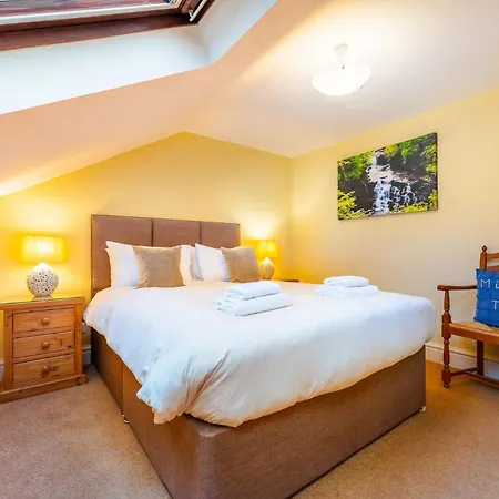 4 Bed In Ambleside Oc-Lr109 דירה אמבלסייד